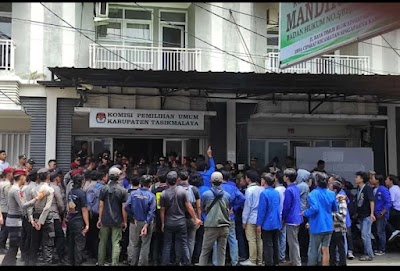 KPU Kab Tasikmalaya di gruduk masa